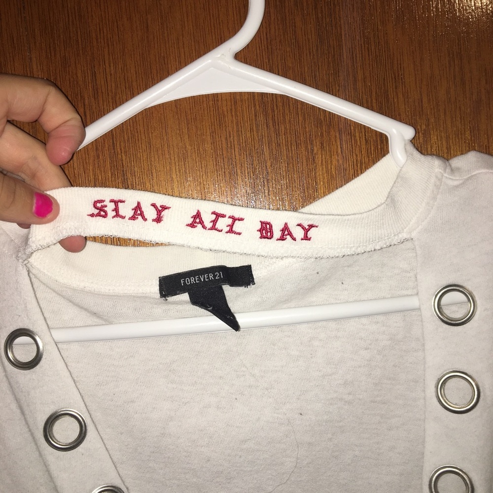 V cut tee - Picture 2 of 4